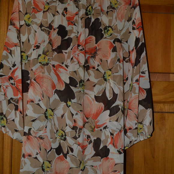 blouse - Picture 2 of 2